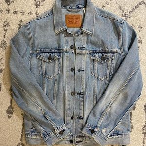 Levi’s light stonewash trucker jacket